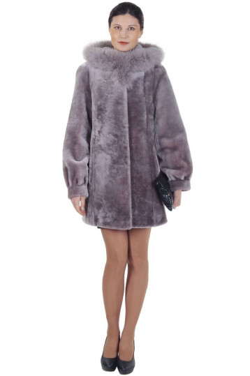 Нежно-сиреневая шуба из мутона с норковой отделкой